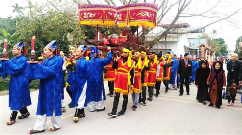 lễ hội tại làng cổ đường lâm